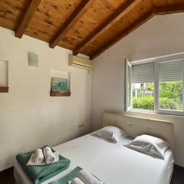 Ksenia Guesthouse Apartments and Studios, hotel u Budvi
