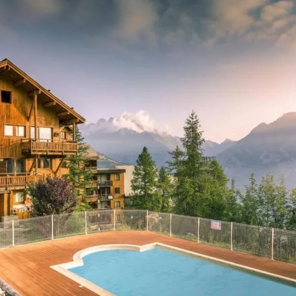 Chalet 4 pers. Piscine et literie toute neuve., hôtel à Puy-Saint-Vincent