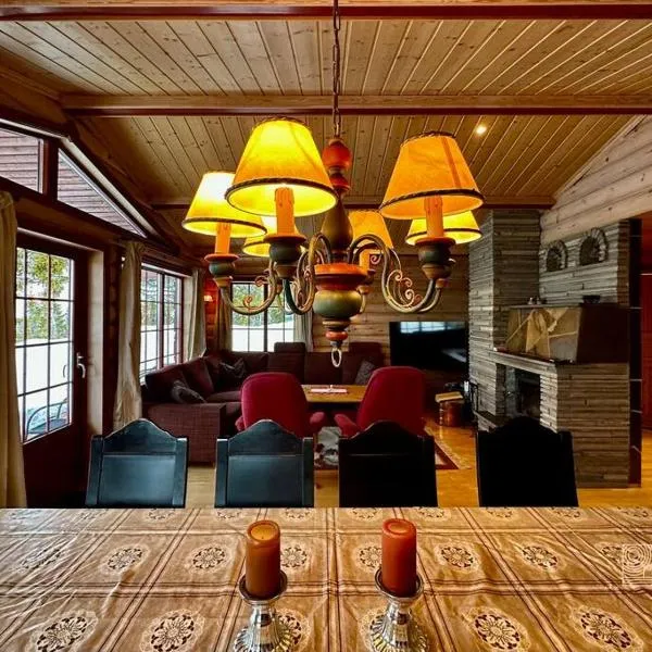 Large cabin with Sjusjøens best view, sauna and ski in out, hotel v destinaci Ringsaker