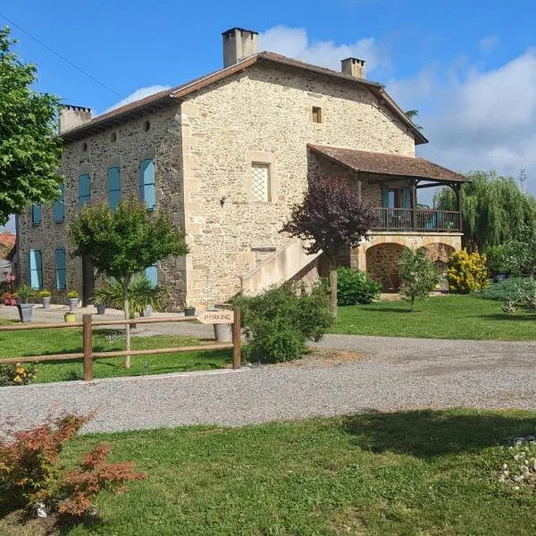 La Salabertie, hotel in Saint-Santin-Aveyron