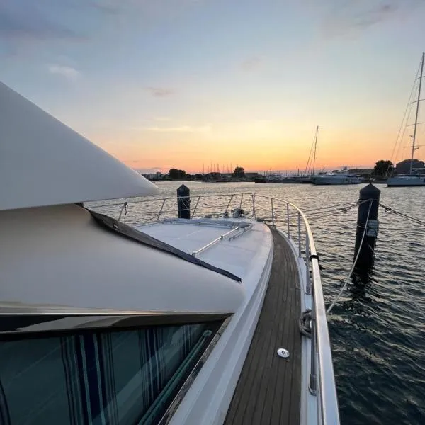 Navi Yacht à Sète, 2 à 8 couchages, privatif, hotel v Sète