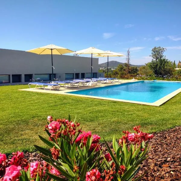 Suites Sunny hill, Hotel in Moncarapacho