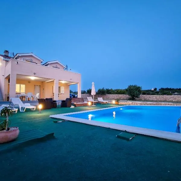 Vila Cicovac – hotel w Novalji