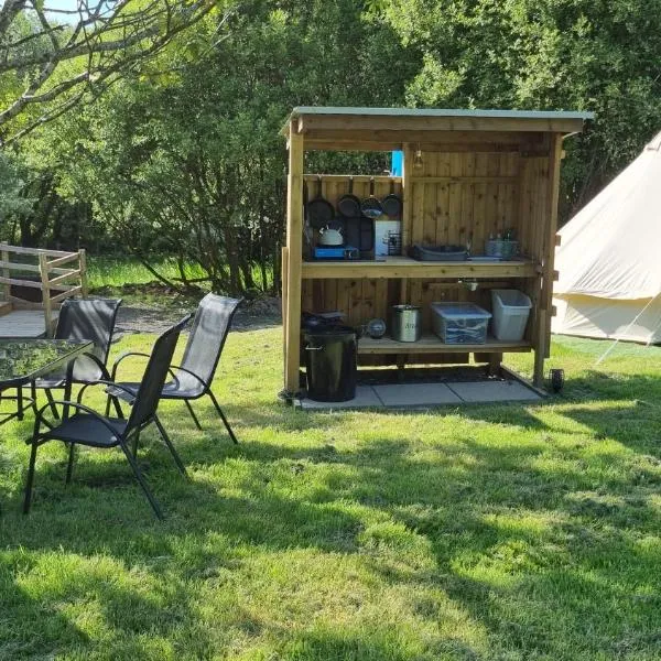 Route 47 Glamping Bell Tents, hotel a Cross Hands