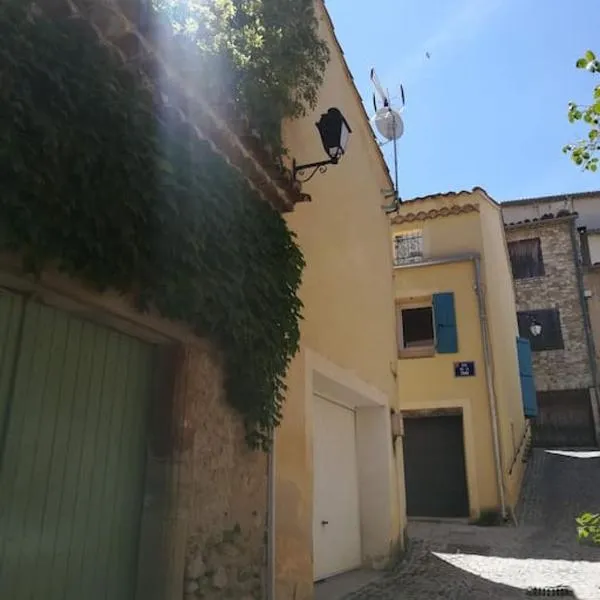 Maison au cœur d'un petit village provençal proche Vaison la Romaine, hotel en Saint-Romain-en-Viennois