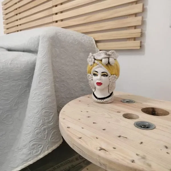 Il Regno delle due Sicilie - casa al mare con il terrazzo, hotel v destinácii Riposto