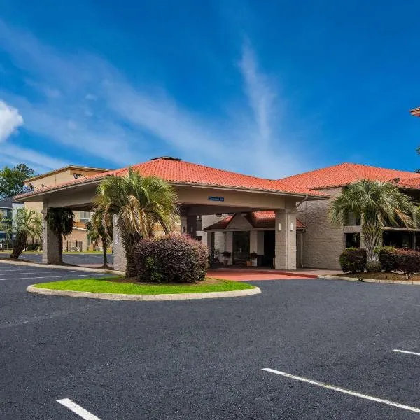 Super 8 by Wyndham Savannah, hotel v destinaci Savannah
