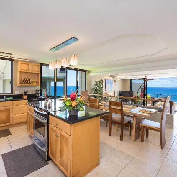 Puu Poa Ocean Bluff Condo, Incredible Views, Walk to Beaches, Pool & Tennis, hotel in Princeville