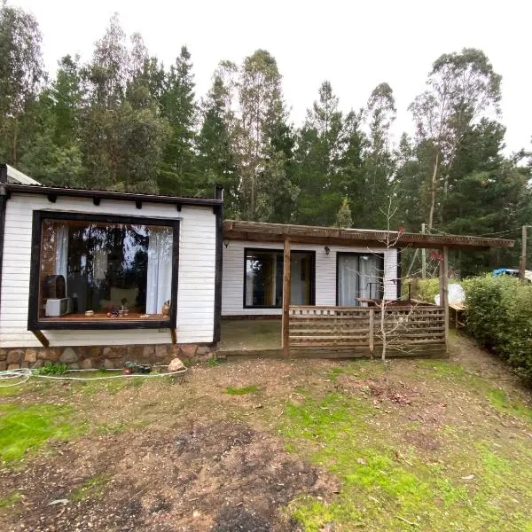 Cabaña aquelarre, hotel in Vichuquén Lake