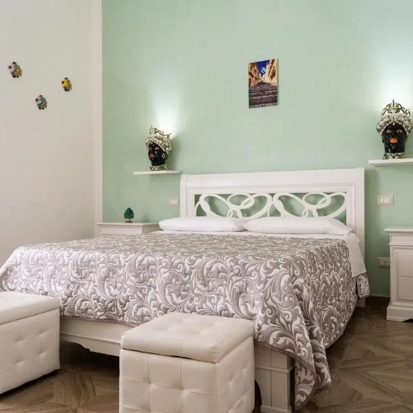 Portosalvo Rooms, hotel v destinaci Santa Teresa di Riva