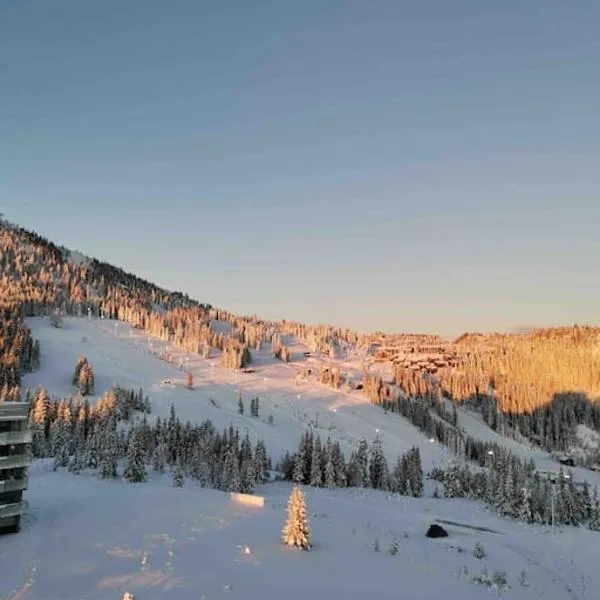 Fjellleilighet i Kvitfjell med panoramautsikt, hotel v destinaci Strande