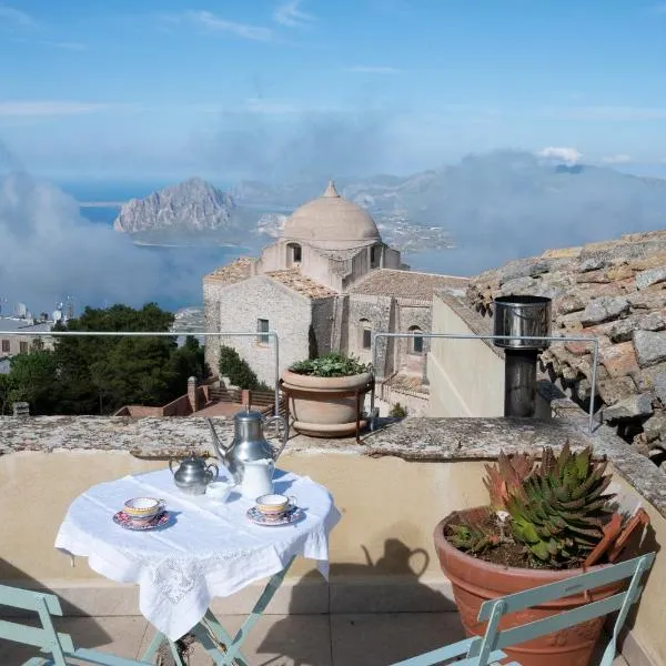 casa cattauro camere vista cielo – hotel w mieście Erice