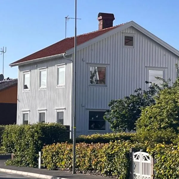 Ellös Holiday apartment, hotel v destinaci Ellös