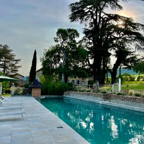 Domaine de La Baisse, hotel in Saint-Étienne-la-Varenne