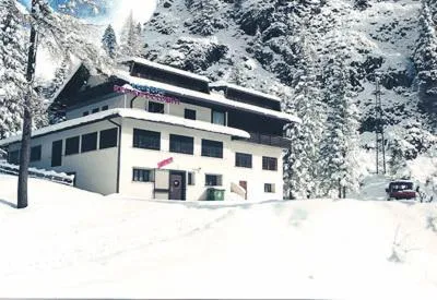 Residence Regina Delle Dolomiti, hotel v mestu Rocca Pietore