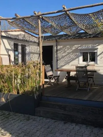 Chalet 47m2 climatisé, piscine,linge fourni, hotel v destinaci Gujan-Mestras