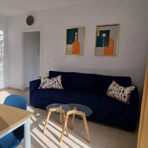 Appartement calme à 200 m de la mer avec ascenseur, hotel v destinaci Alcalá