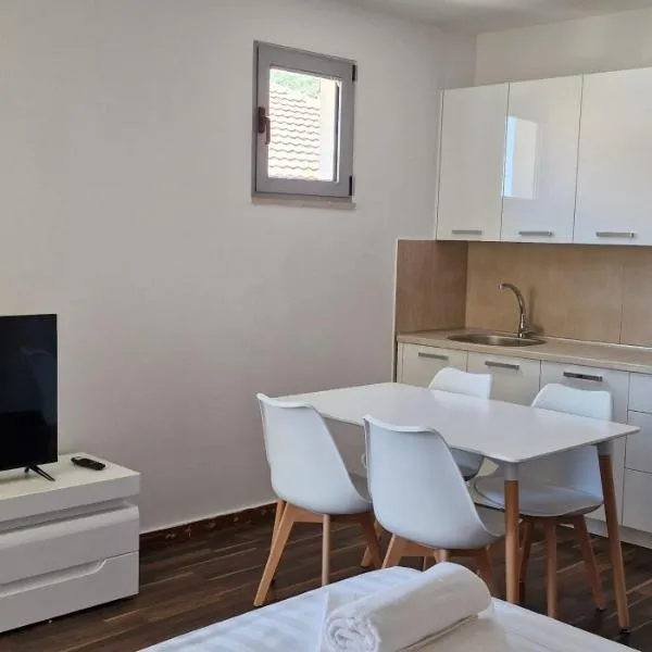 APARTMANI NINI, hotel v destinaci Rafailovići