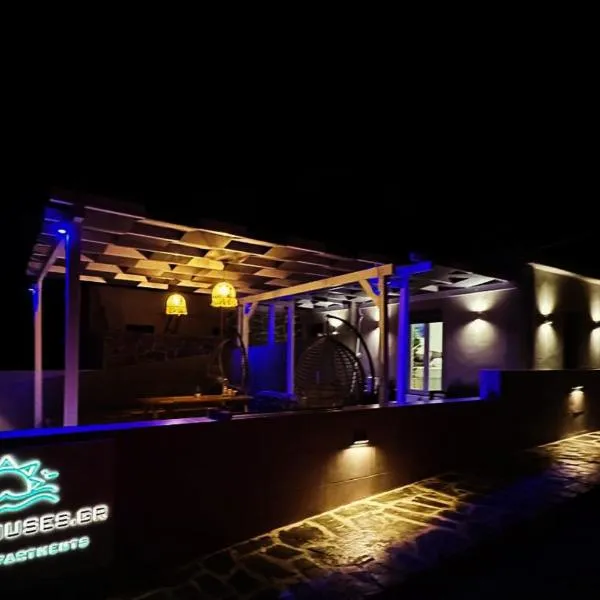 Mora Houses, hotel v destinaci Mandrakia