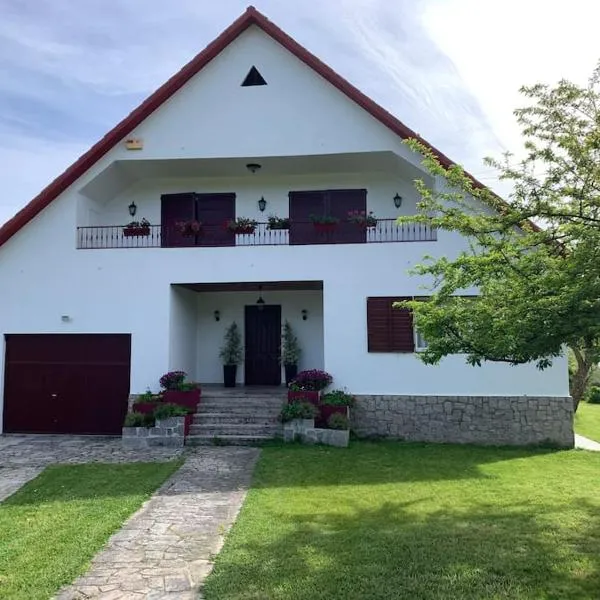 Casa en Nigran amplia, cerca de la playa., hotell sihtkohas Nigrán