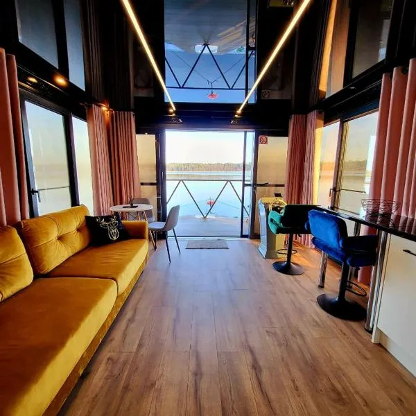 Apartament na wodzie Augustów、アウグストゥフのホテル