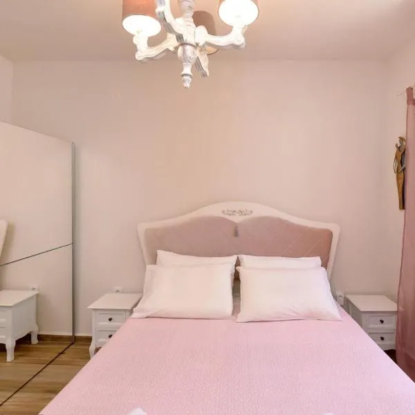 Pappou, hotell i Kinion