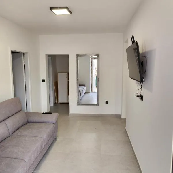 H&D Apartment, хотел в Сумартин