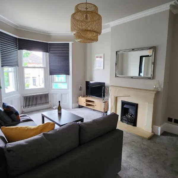 Contemporary beach apartment, hotel in Brighton & Hove