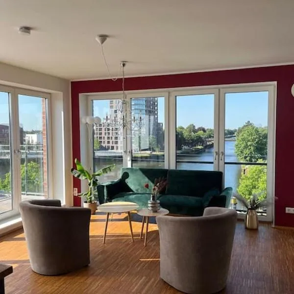 Penthouse-Wohnung mit Flussblick, hotel v destinaci Oldenburg
