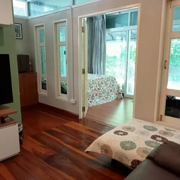 Casa Bonita Kanchanaburi, hotel in Kanchanaburi