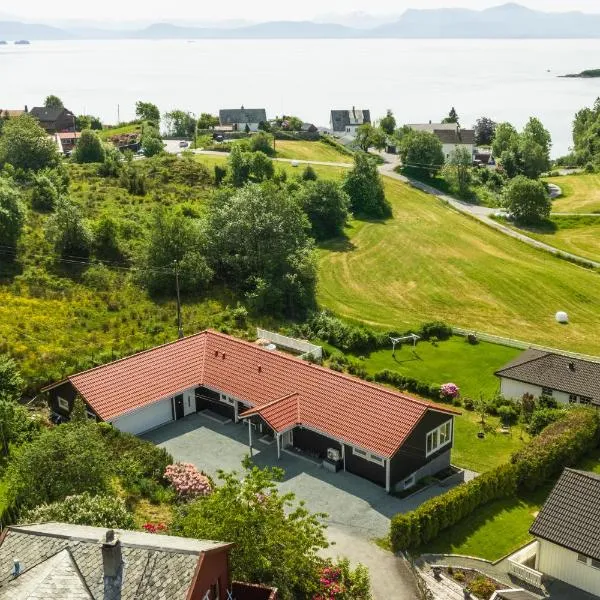 Villa i Bjørnafjorden, hotel in Sanddal