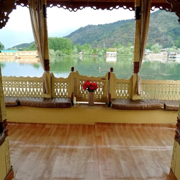 Raja's Palace Houseboat - Kashmir, hotel i Srinagar