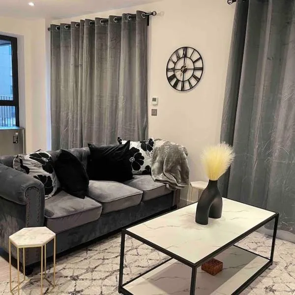 Stylish and Cosy 2 bedroom flat in Croydon, hotel in Croydon