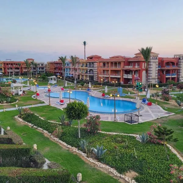 Porto Matrouh for FAMILIES ONLY: El Qasr şehrinde bir otel