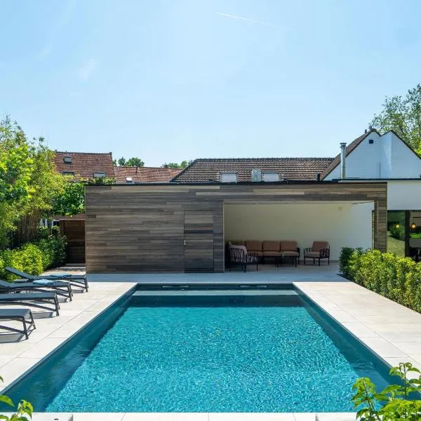 Luxury villa with pool & sauna Kortrijk: Kortrijk şehrinde bir otel