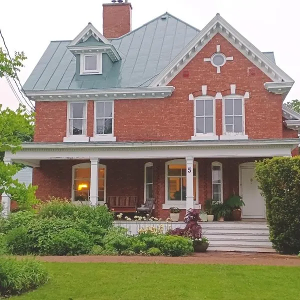 Napier House, hotel v destinaci Campbellton