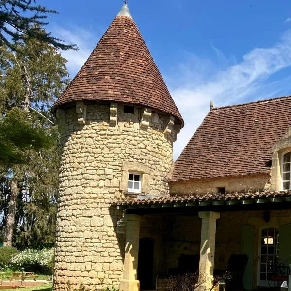 Le Petit Chateau - adults only property, hotell i Le Bugue