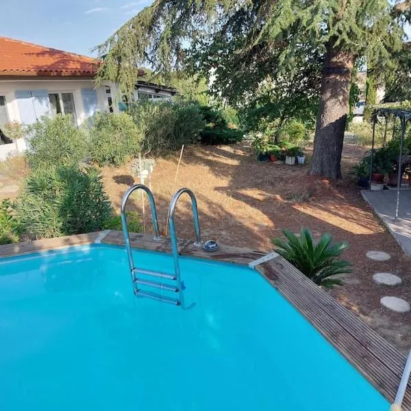 Villa de charme avec piscine, hôtel à Saint-Jory