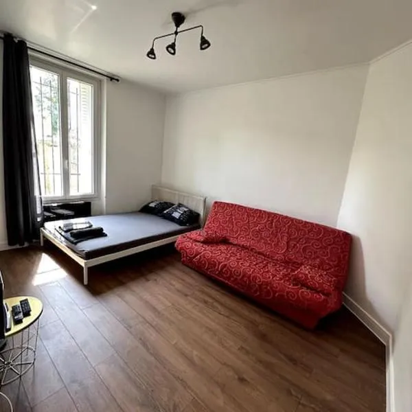 Appartement GARE Juvisy*ORLY AIRPORT*Paris: Juvisy-sur-Orge şehrinde bir otel