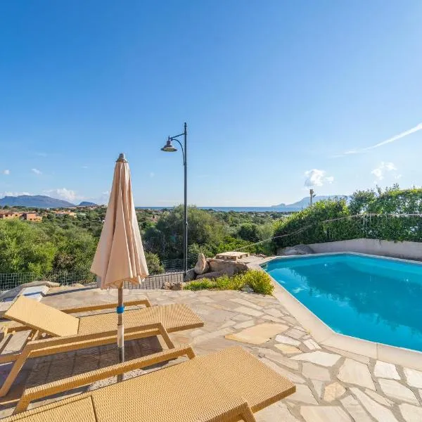 Sardegna casa a 250 metri dal mare con piscina, hotel v destinácii Olbia