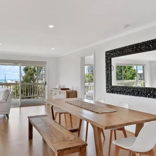 Ocean View 12 Corcoran Ave Goolwa Beach - BYO Linen, hotel in Goolwa South