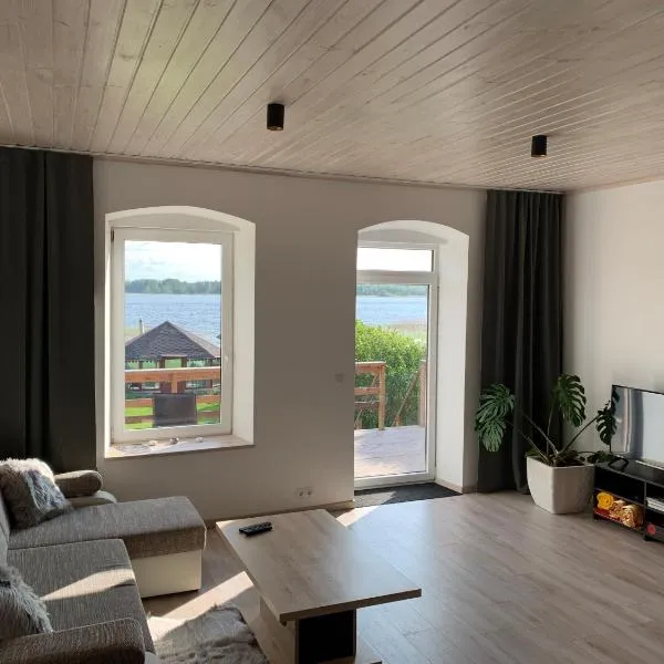 TaaliHomes Kuremaa ridaelamu järve kaldal - saun hinnas, hotel v destinaci Kuremaa
