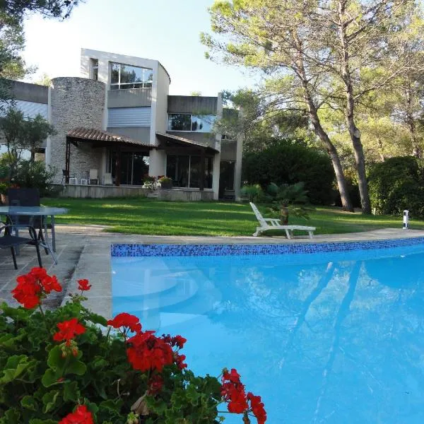 Mahero, hôtel à Nîmes