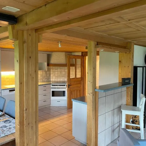 Frutigen में, होटल Edelweiss 4 Zi Ferienwohnung in Landhaus