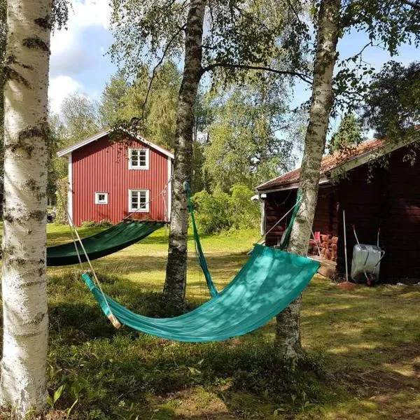 Charmig gård med bastu, strandtomt och utedusch i naturskönt område: Sveg’de bir otel