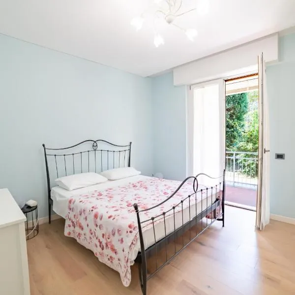 Casa Comparin Appartamento Lesa, hotel v Lese