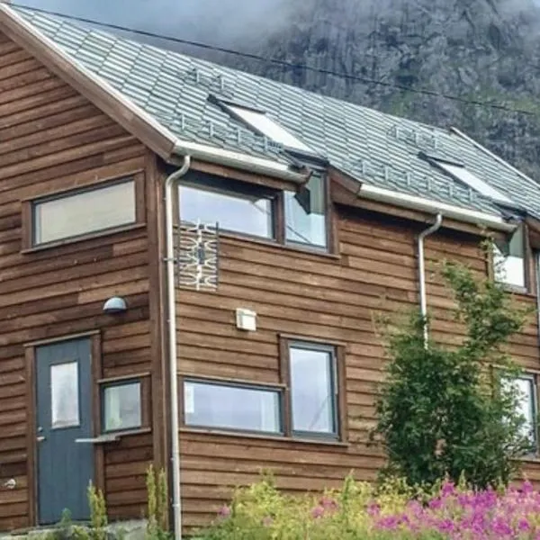 Moderne leilighet med badstue og havutsikt, hotel v destinaci Kleppstad
