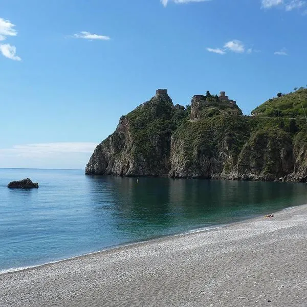 Appartamento Albatros fronte spiaggia, hotel i SantʼAlessio Siculo