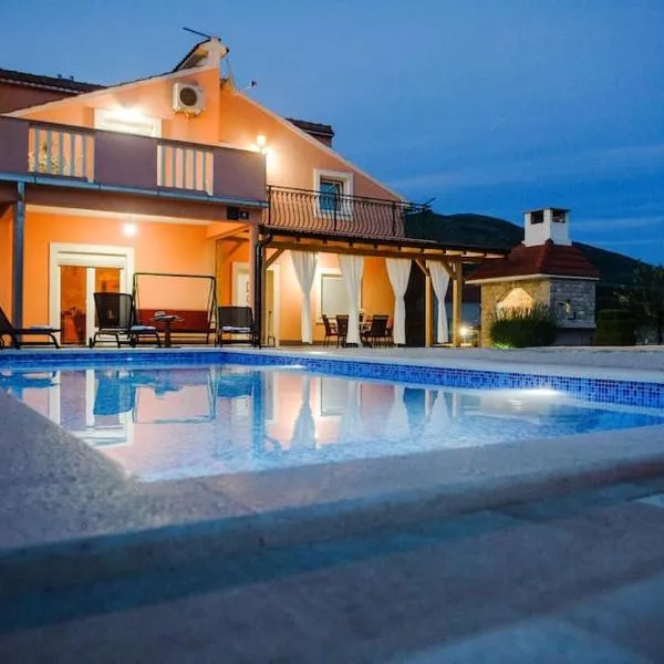 Holiday home Anica, hotel i Čavoglave