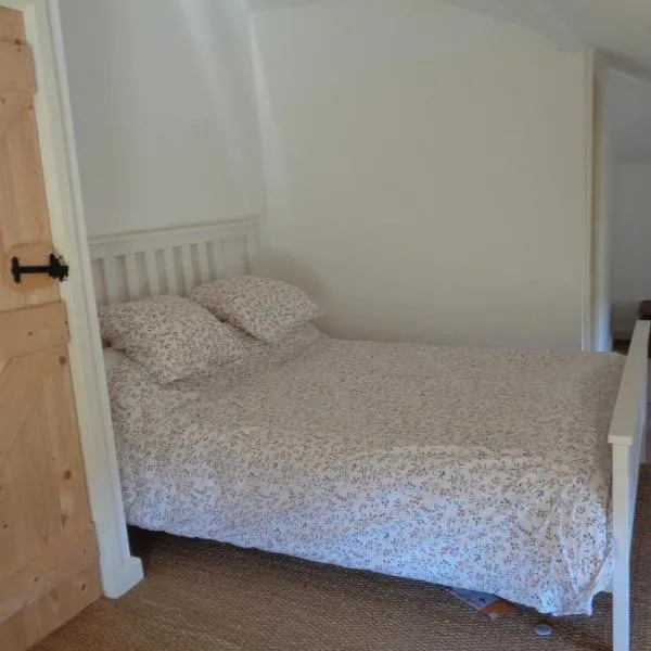 The Mad Hatters Kitchen, ξενοδοχείο σε Caunay